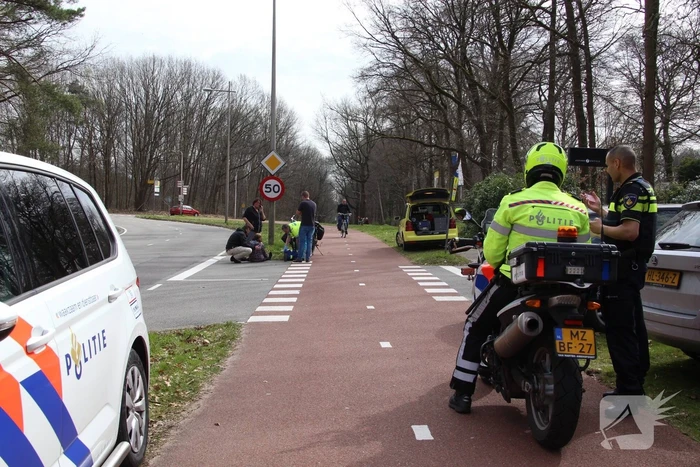 Fietsster gewond na botsing met auto