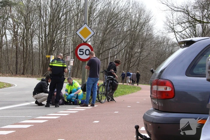 Fietsster gewond na botsing met auto