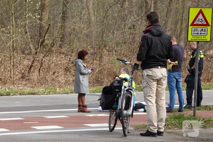 Fietsster gewond na botsing met auto