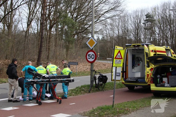 Fietsster gewond na botsing met auto