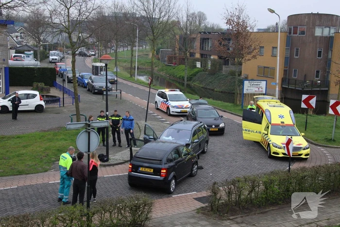Gewonde bij frontale botsing tussen twee personenauto's