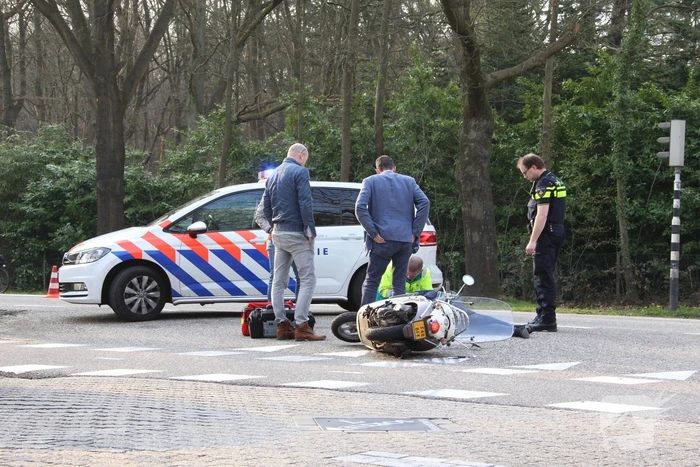 Overstekende bromfietster aangereden
