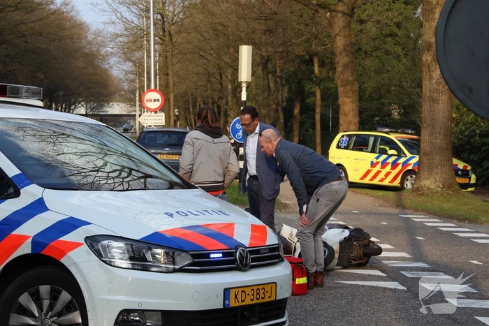 Overstekende bromfietster aangereden