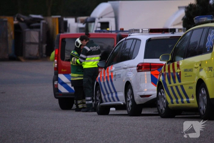 Vrachtwagen lekt onbekende vloeistof