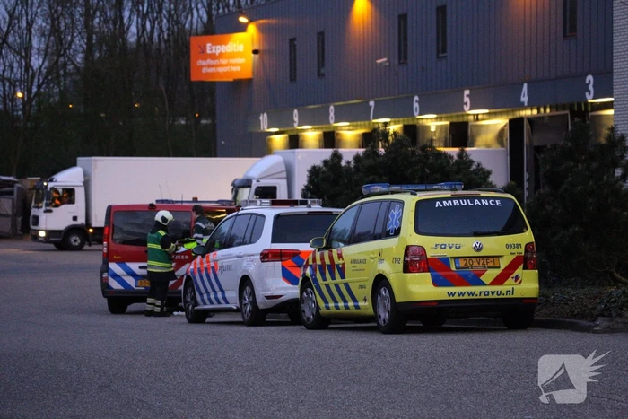 Vrachtwagen lekt onbekende vloeistof