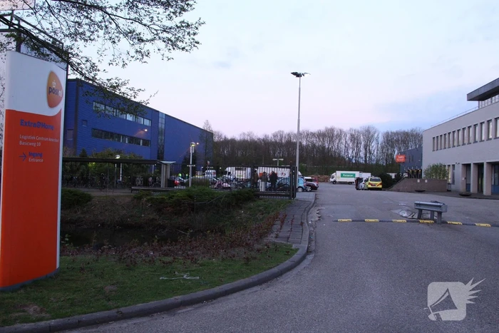 Vrachtwagen lekt onbekende vloeistof