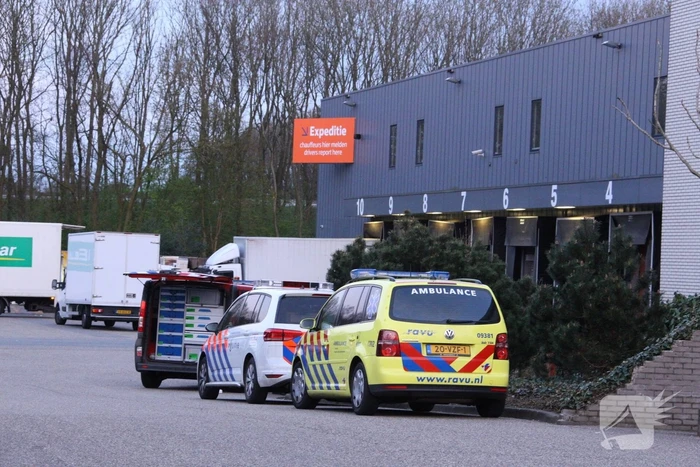 Vrachtwagen lekt onbekende vloeistof