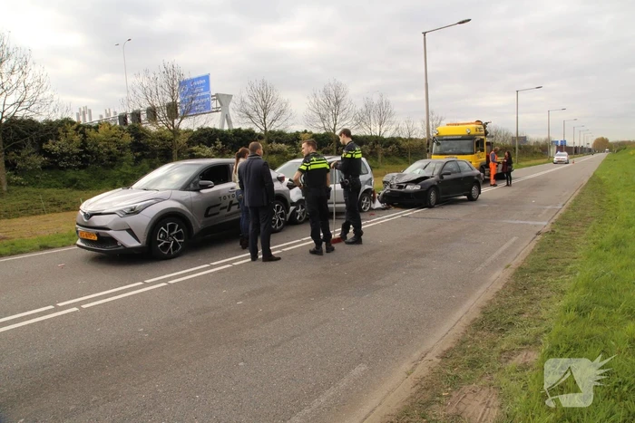 Forse schade bij kop-staartbotsing met 5 auto's