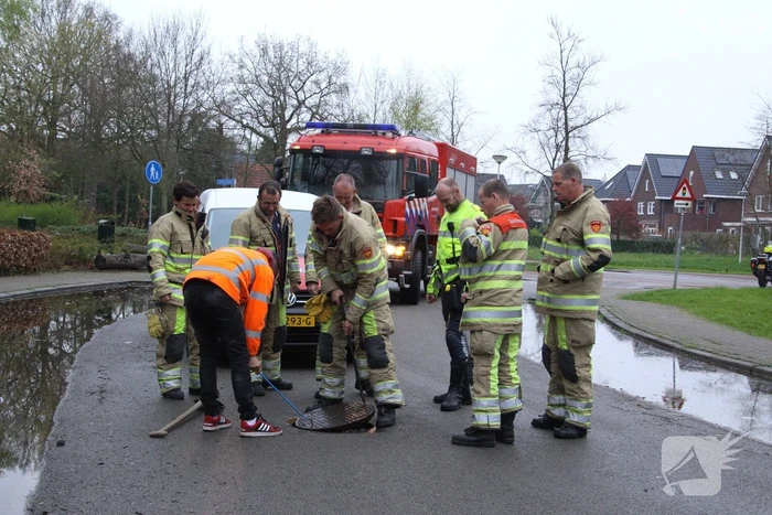 Bronbemaling zet straat vol water bij kinderboerderij