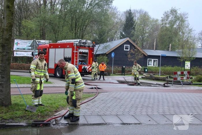 Bronbemaling zet straat vol water bij kinderboerderij