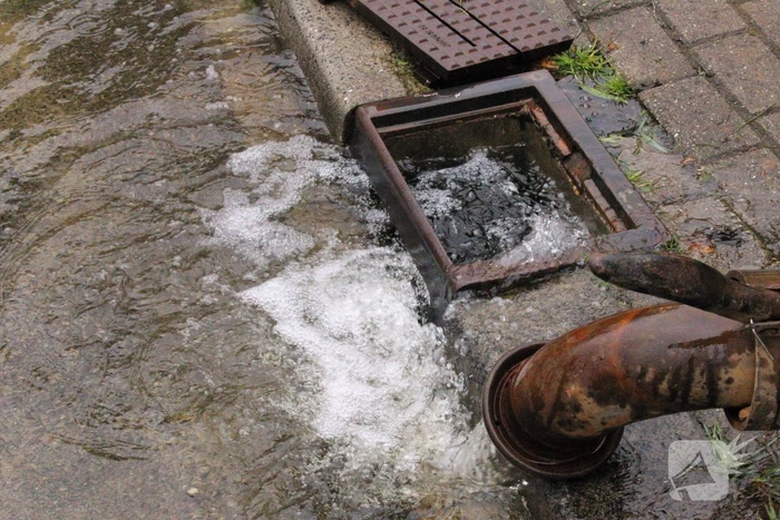 Bronbemaling zet straat vol water bij kinderboerderij