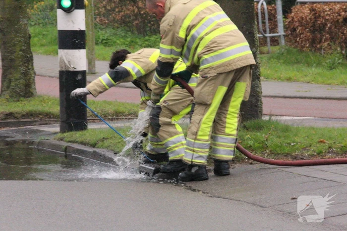 Bronbemaling zet straat vol water bij kinderboerderij
