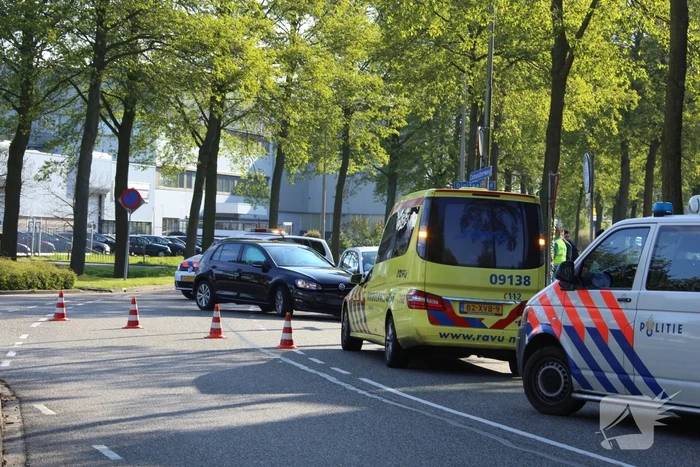Veel schade na aanrijding op kruising