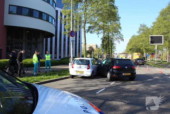 Veel schade na aanrijding op kruising