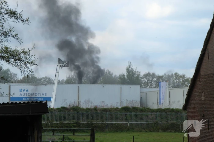 Veel rookontwikkeling bij zeer grote brand