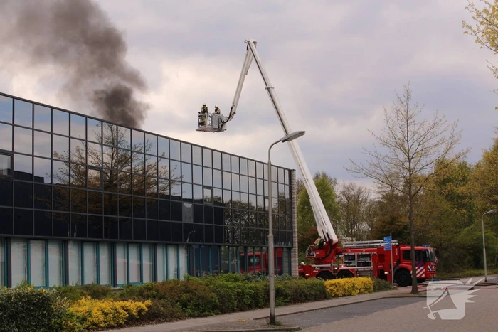 Veel rookontwikkeling bij zeer grote brand