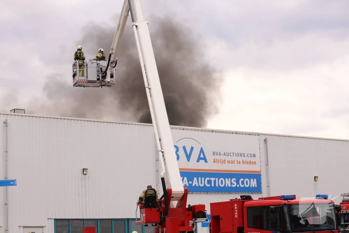 Veel rookontwikkeling bij zeer grote brand