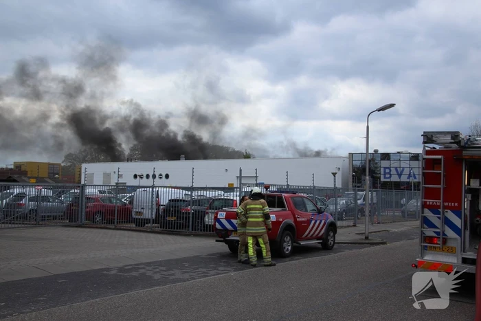 Veel rookontwikkeling bij zeer grote brand