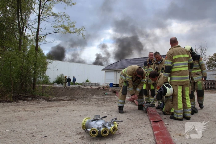 Veel rookontwikkeling bij zeer grote brand