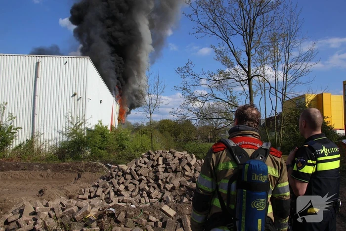 Veel rookontwikkeling bij zeer grote brand