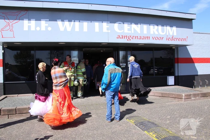 Europees ballroom dancing gestaakt door brand