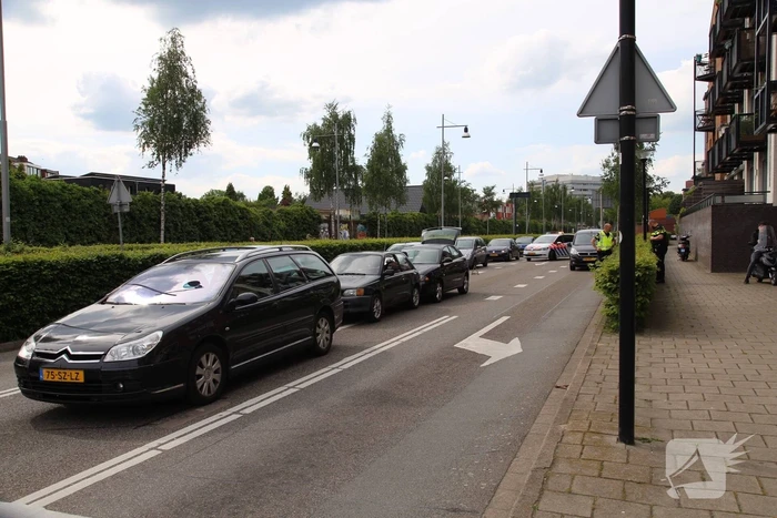 Kind krijgt troostbeertje na kop-staartbotsing