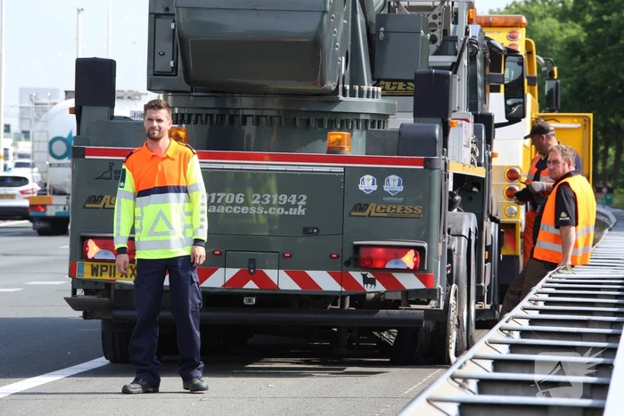 Afrit afgesloten door defecte vrachtwagen