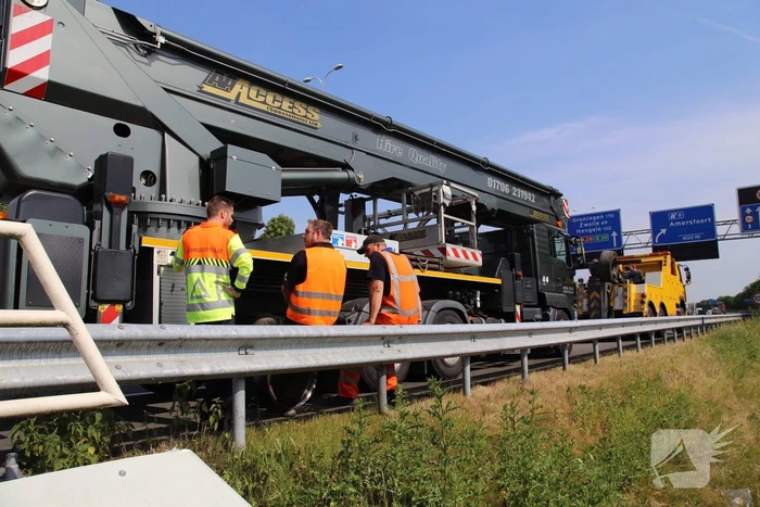 Afrit afgesloten door defecte vrachtwagen