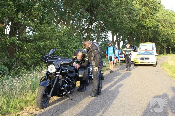 Wielrenners gewond na botsing met motorrijders