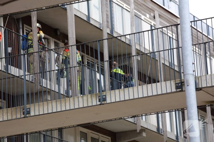 Deur opengeramt voor pannetje op het vuur