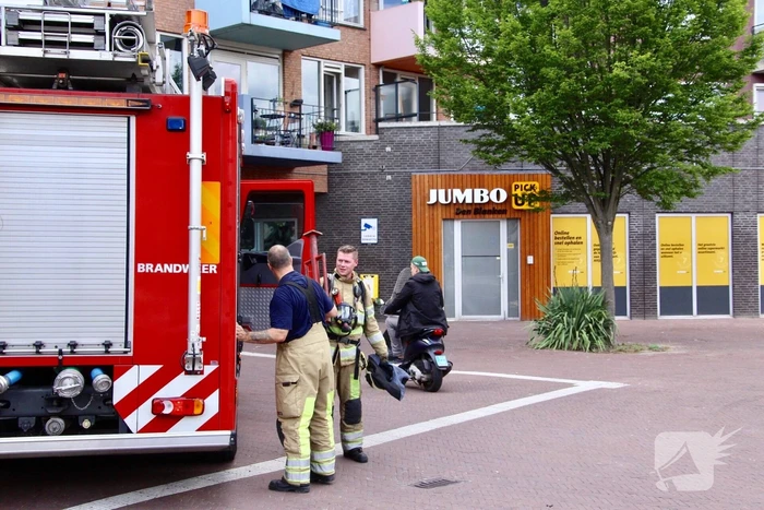 Deur opengeramt voor pannetje op het vuur