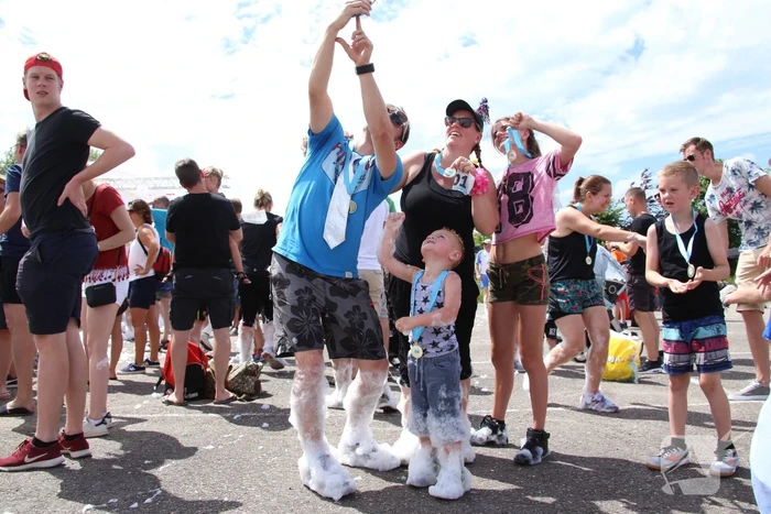Grote opkomst bij eerste Bubbel Run in Nederland