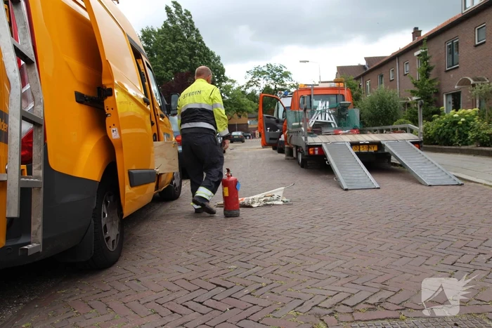 Waterbreuk zorgt voor gat in wegdek