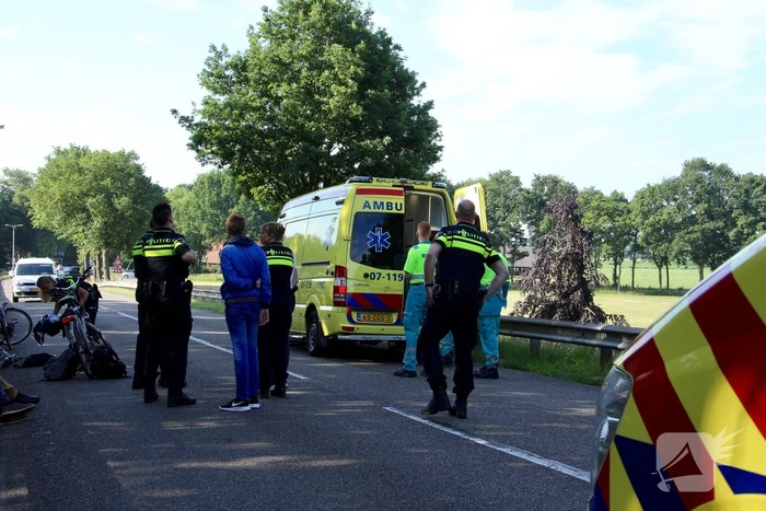 Fietser slaat over de kop en raakt ernstiger gewond