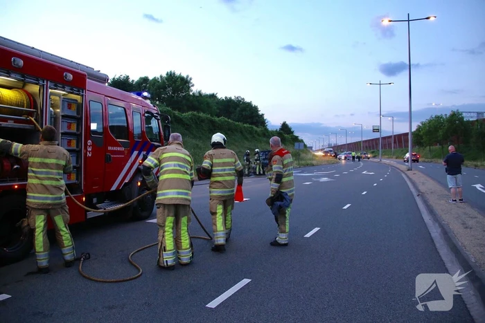 Auto vliegt spontaan in brand tijdens rijden