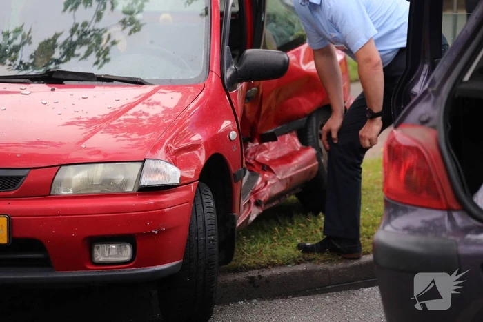 Twee gewonden na flinke crash