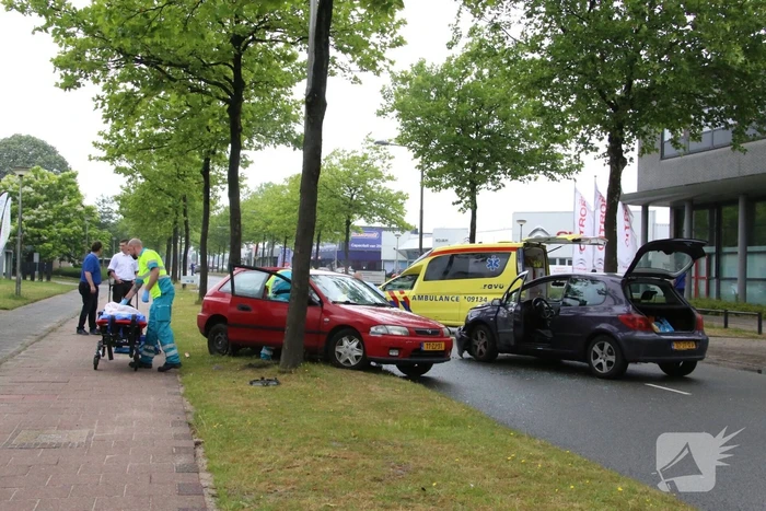 Twee gewonden na flinke crash