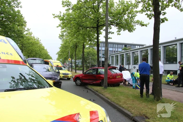 Twee gewonden na flinke crash