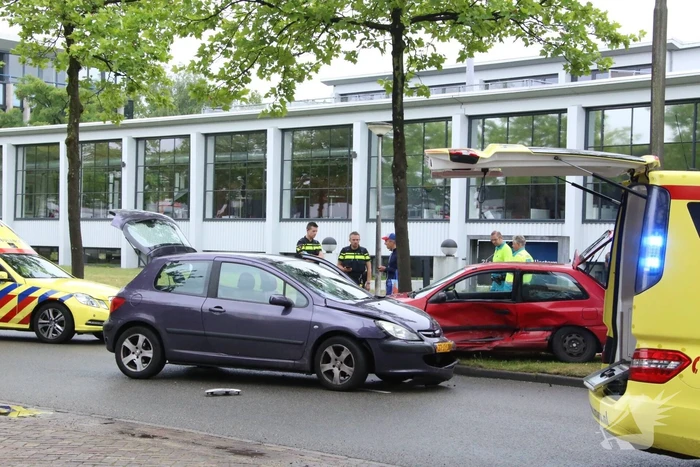 Twee gewonden na flinke crash
