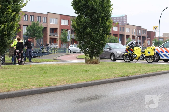 Moeder en kind geschrokken na botsing met fietser