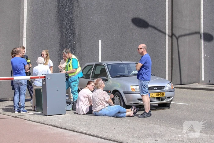Twee auto's gelanceerd na defecte brug