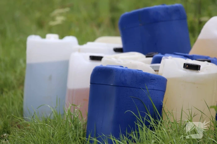 Meerdere plaatsen tientallen vaten gedumpt