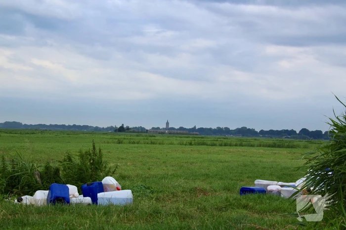 Meerdere plaatsen tientallen vaten gedumpt