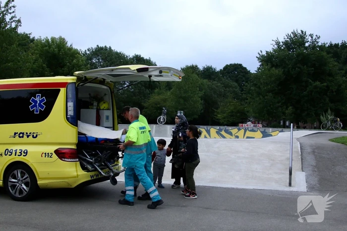 Fietser maakt tuimeling in stuntkuil
