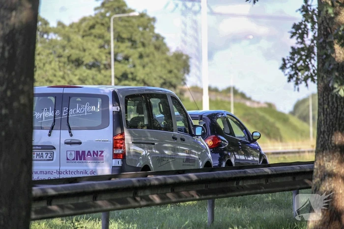 Lange file door kop-staart aanrijding