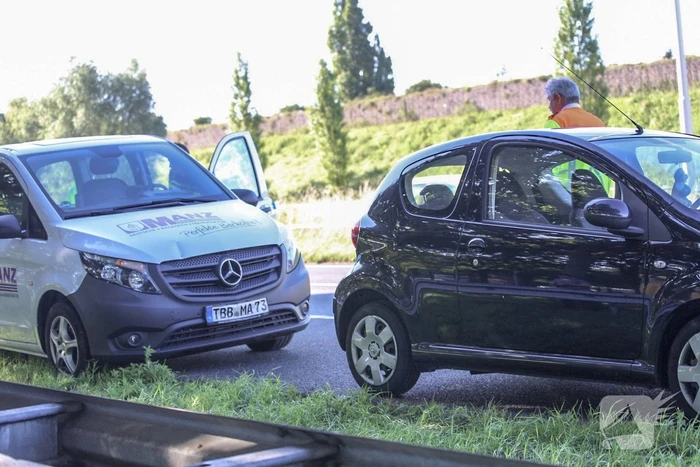 Lange file door kop-staart aanrijding