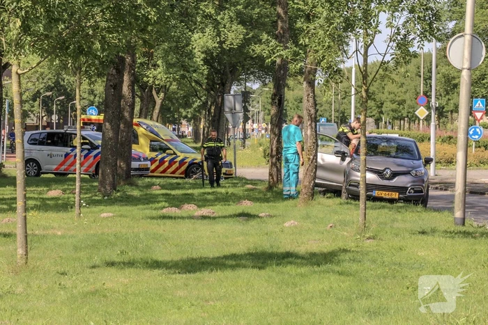 Fietsster knalt tegen portier