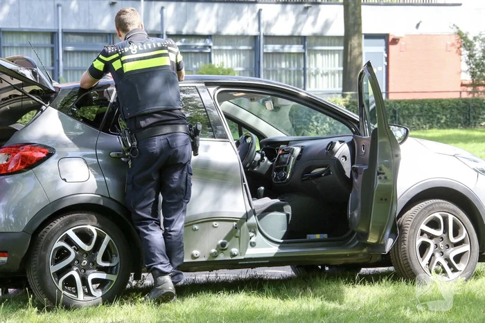 Fietsster knalt tegen portier