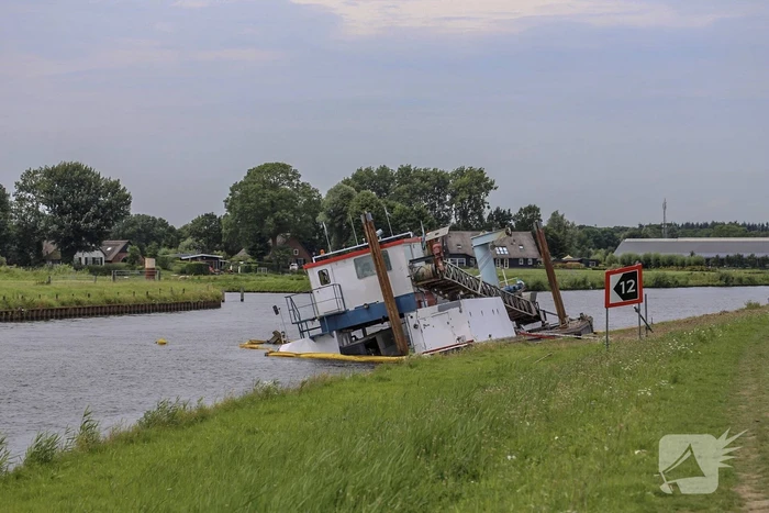 Overslagschip zinkt