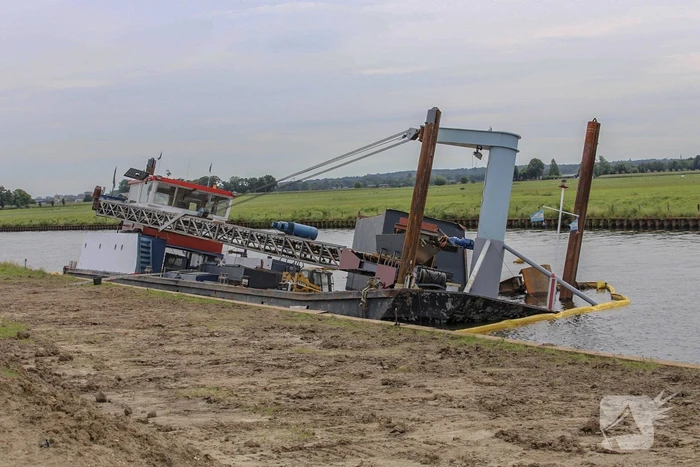 Overslagschip zinkt